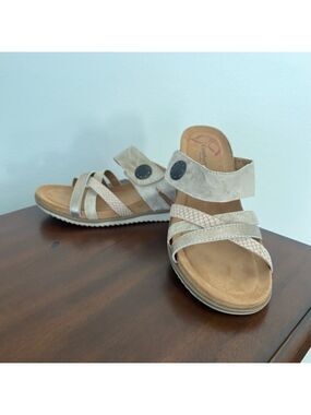 Comfortiva Lexi Leather Strappy Sandals 8/Beige&Gold/Cushioned Footbed/Like New